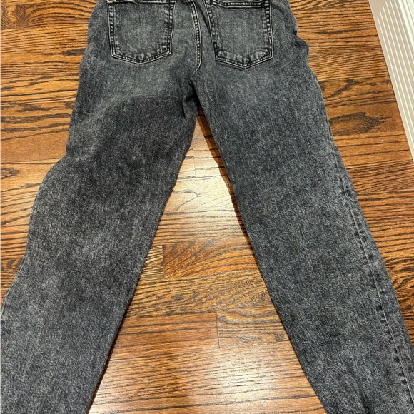 Alice and olivia gray cropped jean in size 27 - Picture 5 of 5